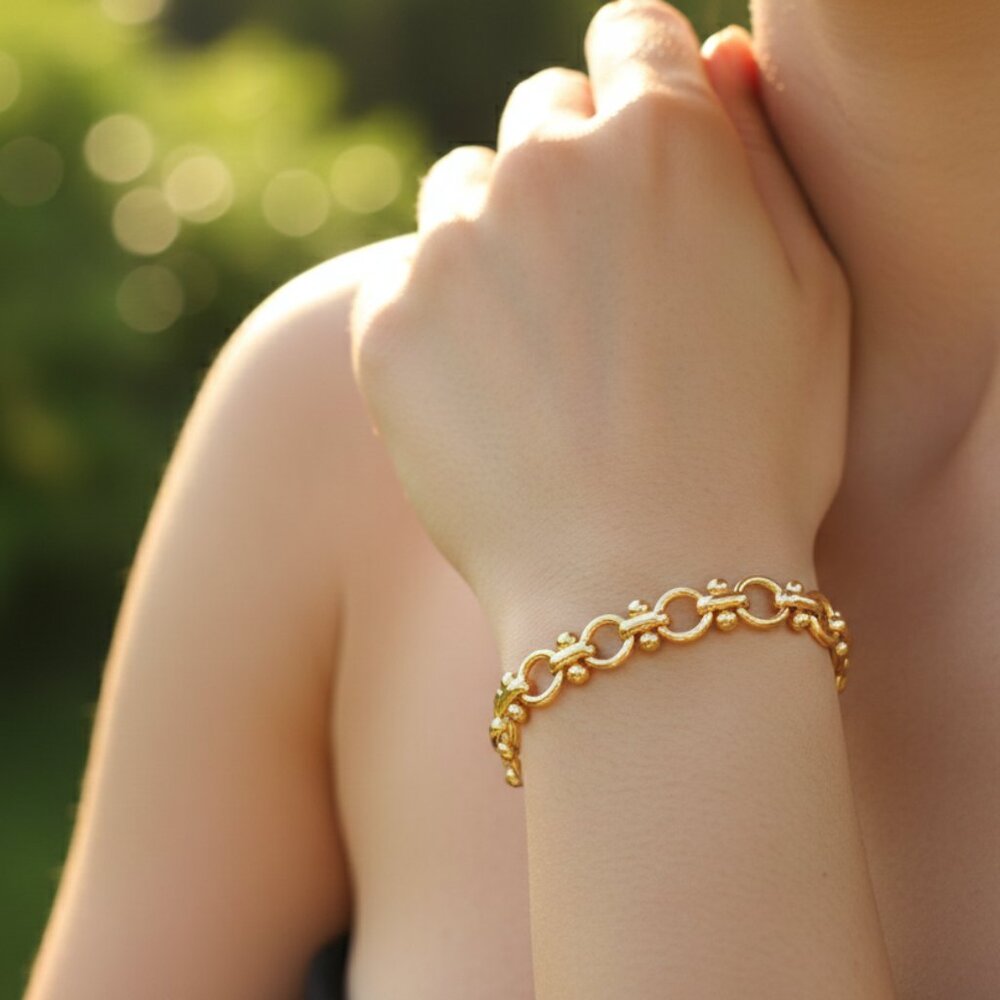 "Trendy Handmade Bracelet – A Thoughtful Gift for Girls & Women | UNVRC1608